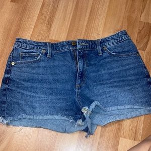 High rises shorty universal thread Jean shorts